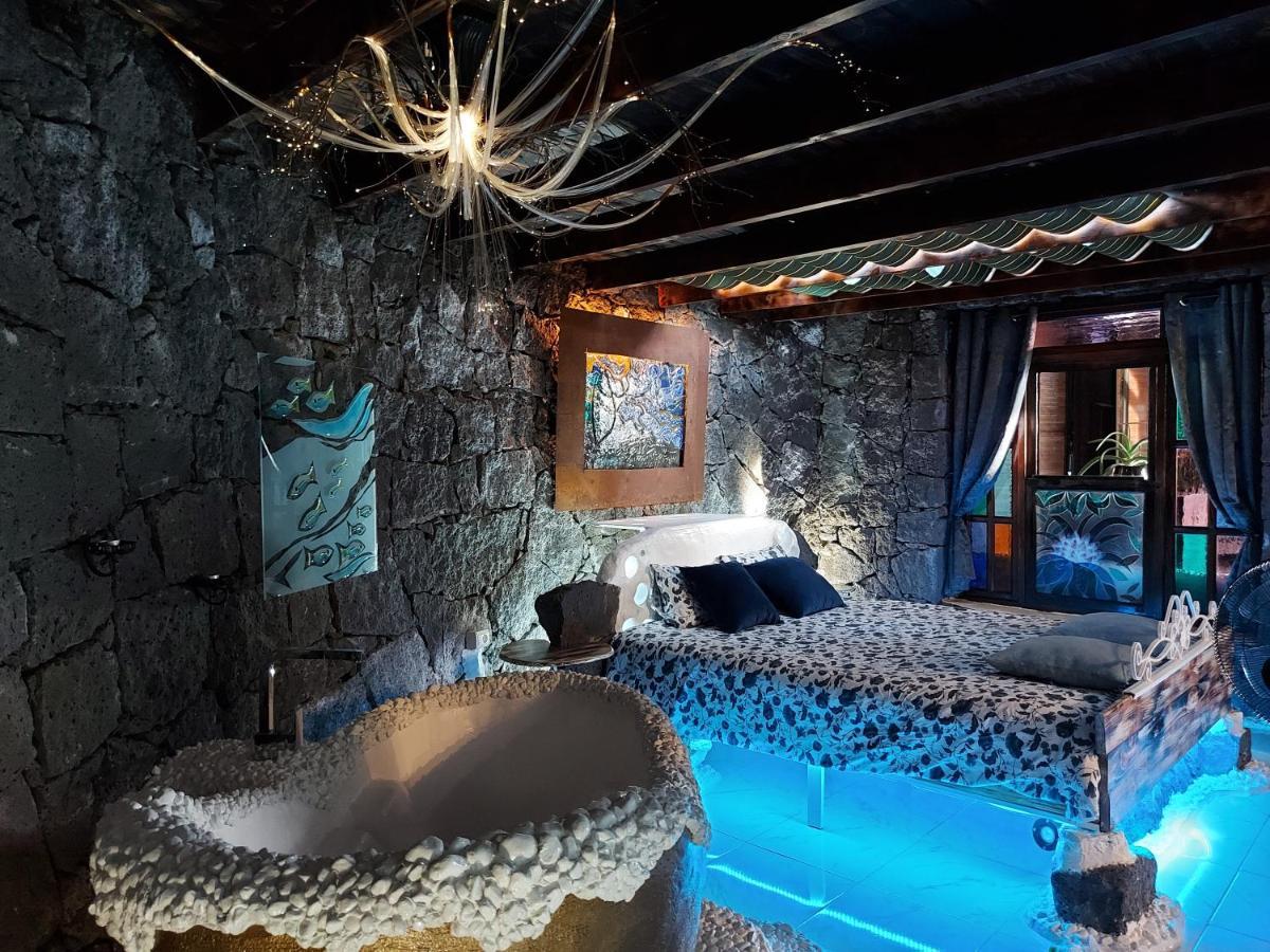 Aloelux Villa ! - Private Villa With Jacuzzi, Cinema ,Massage ,Wonderful View, Art Desing Villa Conil Exterior photo